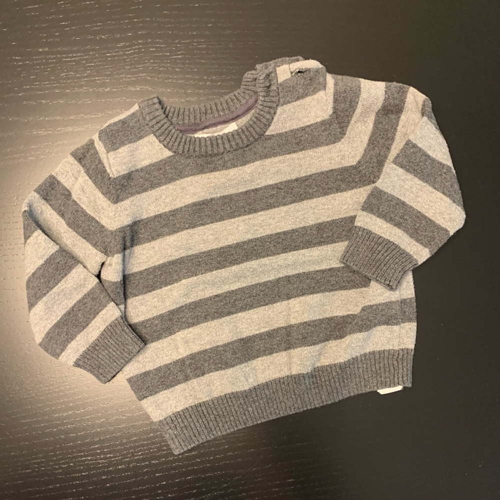 ⭐️5/$10.00⭐️ Joe Fresh 6-12m Striped Grey Sweater